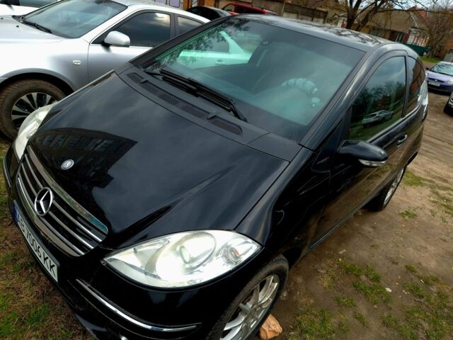 Черный Мерседес А класс, объемом двигателя 1.5 л и пробегом 250 тыс. км за 5500 $, фото 1 на Automoto.ua
