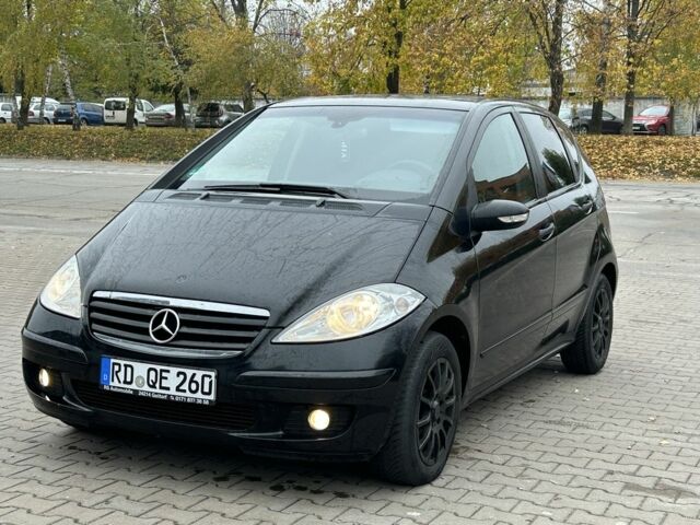 Черный Мерседес А класс, объемом двигателя 1.5 л и пробегом 200 тыс. км за 2250 $, фото 1 на Automoto.ua