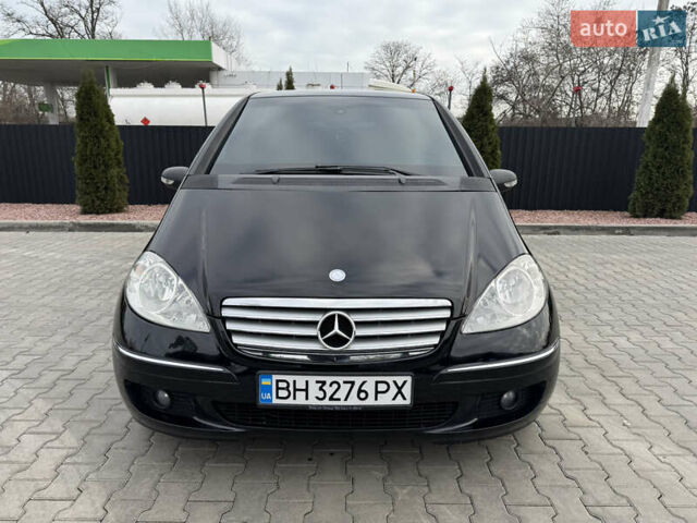 Черный Мерседес А класс, объемом двигателя 1.5 л и пробегом 210 тыс. км за 5700 $, фото 1 на Automoto.ua