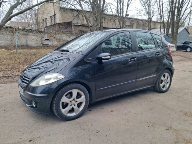 Чорний Мерседес А клас, об'ємом двигуна 2 л та пробігом 250 тис. км за 2350 $, фото 1 на Automoto.ua