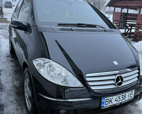 Черный Мерседес А класс, объемом двигателя 1.7 л и пробегом 200 тыс. км за 5300 $, фото 1 на Automoto.ua