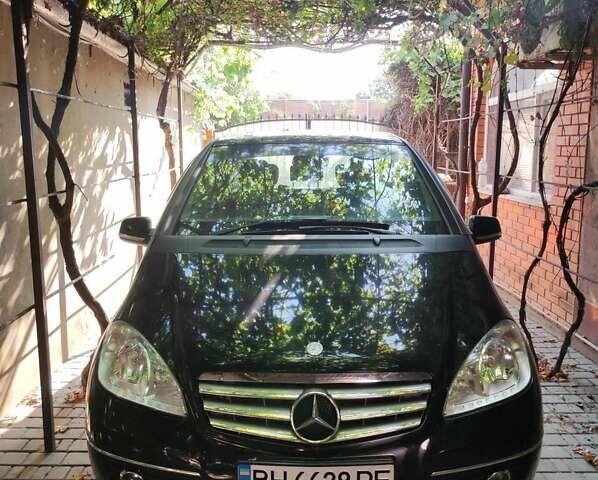 Черный Мерседес А класс, объемом двигателя 1.7 л и пробегом 176 тыс. км за 6800 $, фото 1 на Automoto.ua