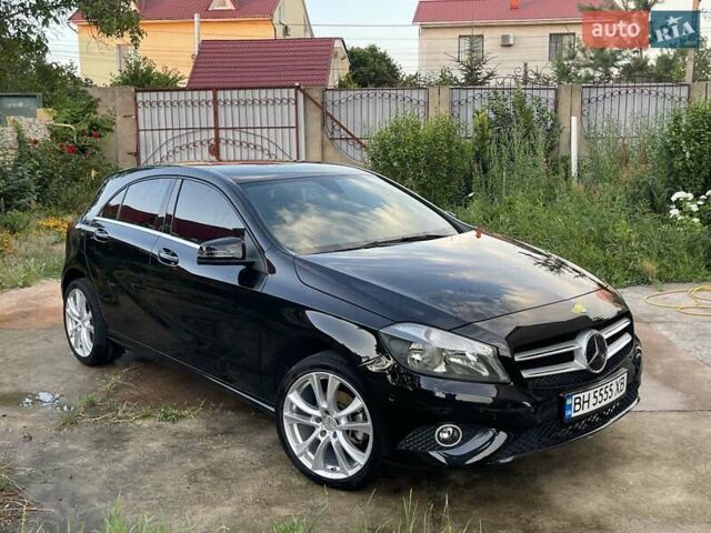 Мерседес А класс 2016 в Киеве на Automoto.ua Черный Мерседес А класс, объемом двигателя 1.5 л и пробегом 98 тыс. км за 17300 $, фото 1 на Automoto.ua