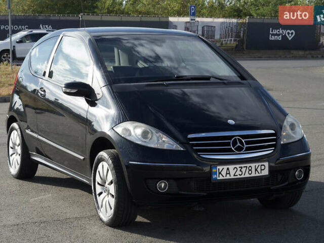 Черный Мерседес А класс, объемом двигателя 2 л и пробегом 220 тыс. км за 5600 $, фото 1 на Automoto.ua