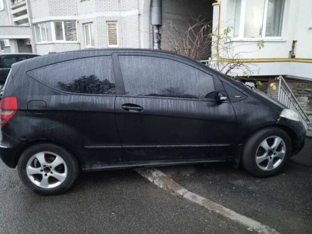 Черный Мерседес А класс, объемом двигателя 1.7 л и пробегом 450 тыс. км за 3200 $, фото 1 на Automoto.ua