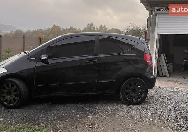 Черный Мерседес А класс, объемом двигателя 1.7 л и пробегом 243 тыс. км за 5000 $, фото 1 на Automoto.ua