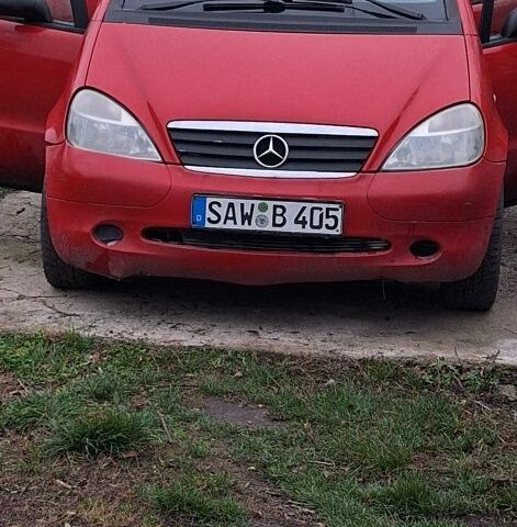 Червоний Мерседес А клас, об'ємом двигуна 0 л та пробігом 300 тис. км за 1000 $, фото 1 на Automoto.ua