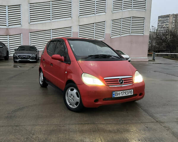 Красный Мерседес А класс, объемом двигателя 1.6 л и пробегом 268 тыс. км за 2999 $, фото 1 на Automoto.ua