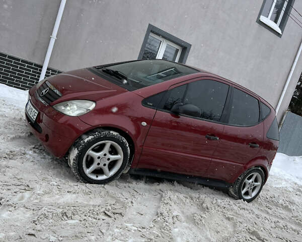 Красный Мерседес А класс, объемом двигателя 1.6 л и пробегом 248 тыс. км за 4200 $, фото 1 на Automoto.ua