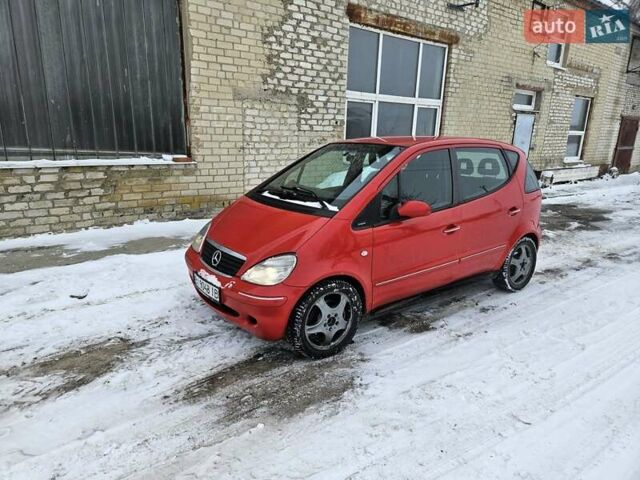 Красный Мерседес А класс, объемом двигателя 1.9 л и пробегом 290 тыс. км за 1999 $, фото 1 на Automoto.ua