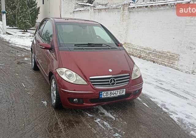 Красный Мерседес А класс, объемом двигателя 1.7 л и пробегом 253 тыс. км за 3000 $, фото 1 на Automoto.ua