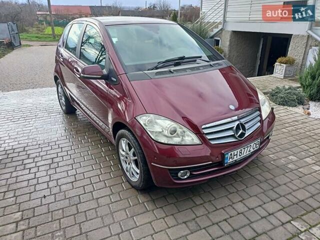 Красный Мерседес А класс, объемом двигателя 1.7 л и пробегом 155 тыс. км за 6300 $, фото 1 на Automoto.ua