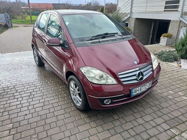 Красный Мерседес А класс, объемом двигателя 1.7 л и пробегом 155 тыс. км за 6900 $, фото 1 на Automoto.ua