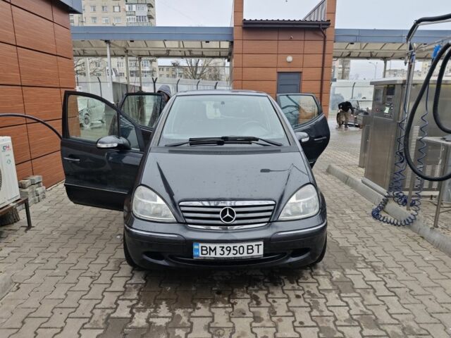 Серый Мерседес А класс, объемом двигателя 1.4 л и пробегом 250 тыс. км за 3500 $, фото 1 на Automoto.ua