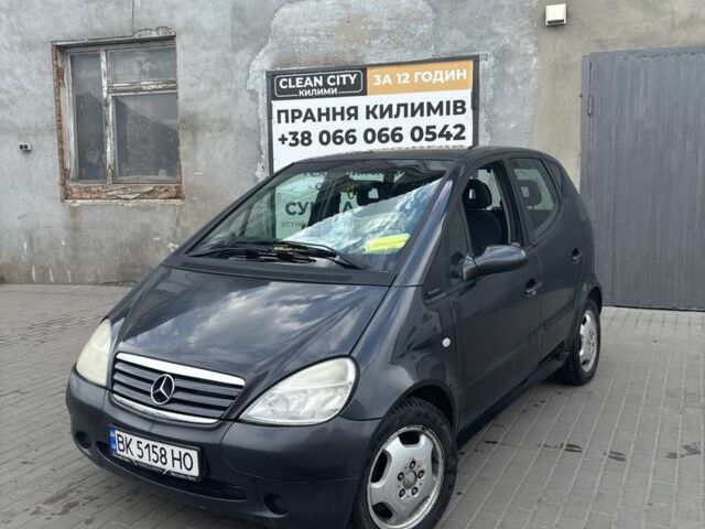 Серый Мерседес А класс, объемом двигателя 1.6 л и пробегом 200 тыс. км за 2199 $, фото 1 на Automoto.ua