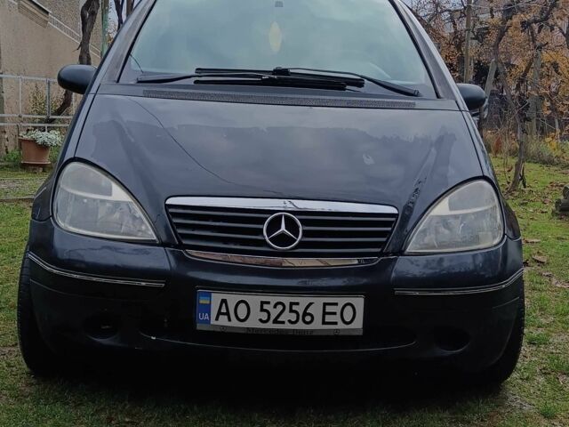 Серый Мерседес А класс, объемом двигателя 1.4 л и пробегом 300 тыс. км за 2600 $, фото 1 на Automoto.ua