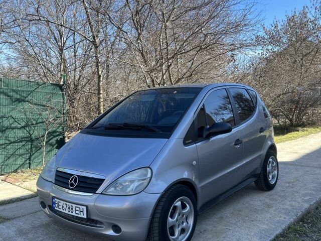 Серый Мерседес А класс, объемом двигателя 1.6 л и пробегом 220 тыс. км за 3500 $, фото 1 на Automoto.ua