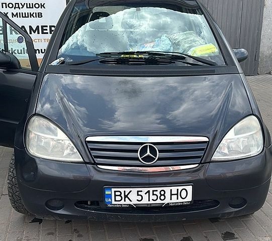 Сірий Мерседес А клас, об'ємом двигуна 1.6 л та пробігом 200 тис. км за 2199 $, фото 1 на Automoto.ua