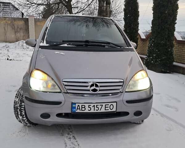 Серый Мерседес А класс, объемом двигателя 1.6 л и пробегом 230 тыс. км за 3000 $, фото 1 на Automoto.ua