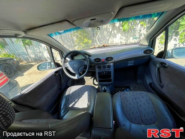 Серый Мерседес А класс, объемом двигателя 1.8 л и пробегом 230 тыс. км за 700 $, фото 1 на Automoto.ua