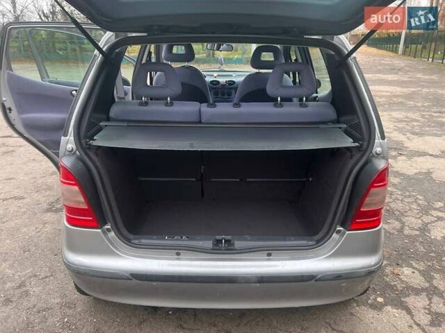 Серый Мерседес А класс, объемом двигателя 1.4 л и пробегом 130 тыс. км за 2600 $, фото 1 на Automoto.ua