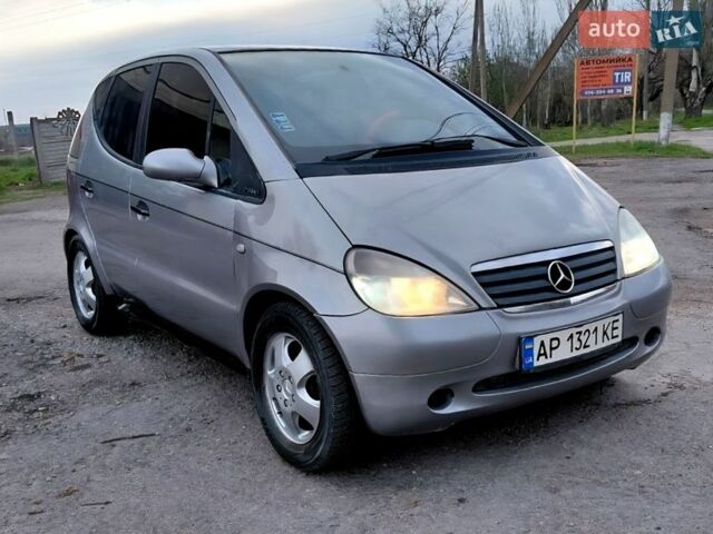 Серый Мерседес А класс, объемом двигателя 1.4 л и пробегом 190 тыс. км за 2200 $, фото 1 на Automoto.ua