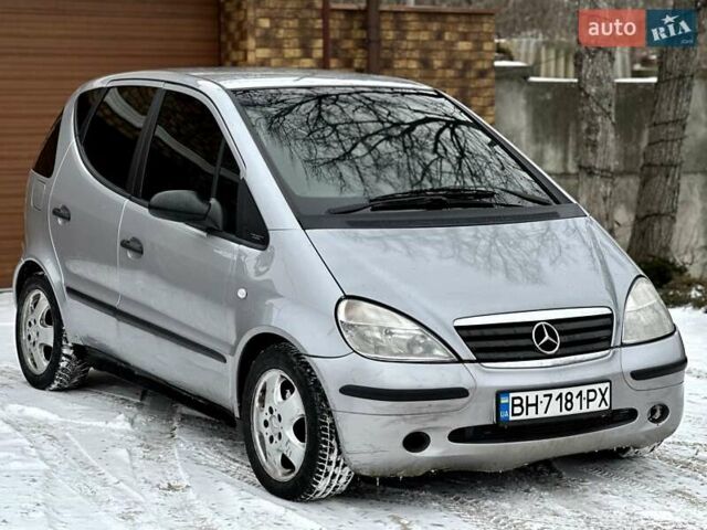 Серый Мерседес А класс, объемом двигателя 1.69 л и пробегом 250 тыс. км за 3600 $, фото 1 на Automoto.ua