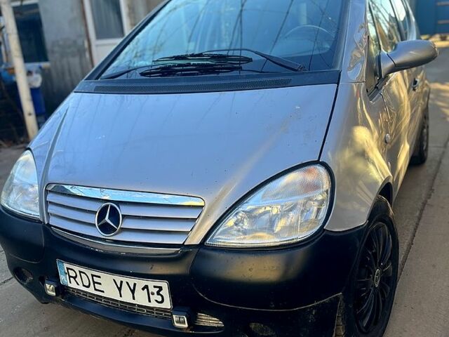 Серый Мерседес А класс, объемом двигателя 1.7 л и пробегом 300 тыс. км за 1400 $, фото 1 на Automoto.ua