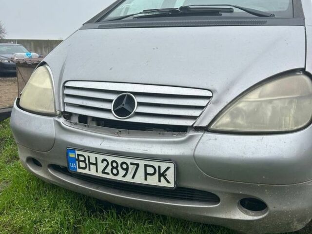 Серый Мерседес А класс, объемом двигателя 1.7 л и пробегом 268 тыс. км за 1500 $, фото 1 на Automoto.ua