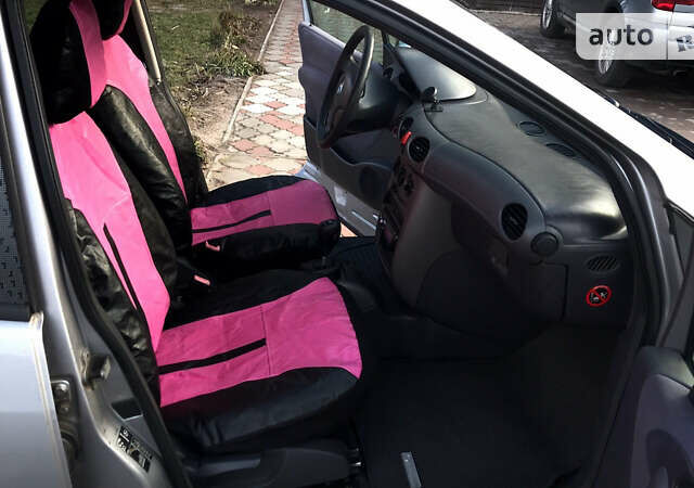 Серый Мерседес А класс, объемом двигателя 1.6 л и пробегом 256 тыс. км за 2750 $, фото 1 на Automoto.ua