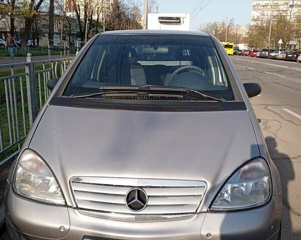 Серый Мерседес А класс, объемом двигателя 1.6 л и пробегом 224 тыс. км за 4000 $, фото 1 на Automoto.ua