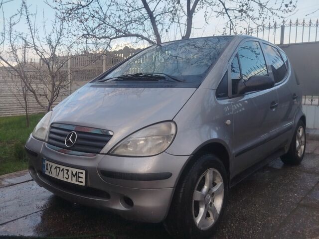 Серый Мерседес А класс, объемом двигателя 1.7 л и пробегом 220 тыс. км за 2800 $, фото 1 на Automoto.ua