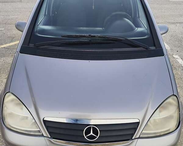 Серый Мерседес А класс, объемом двигателя 1.7 л и пробегом 320 тыс. км за 2300 $, фото 1 на Automoto.ua