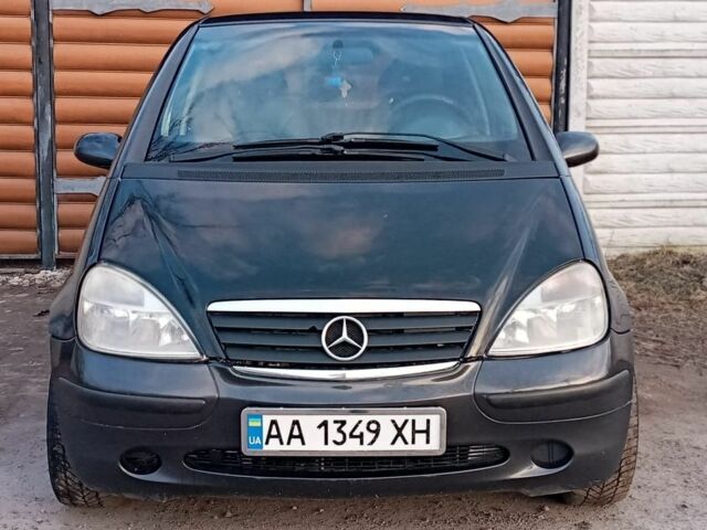 Серый Мерседес А класс, объемом двигателя 1.7 л и пробегом 300 тыс. км за 2000 $, фото 1 на Automoto.ua
