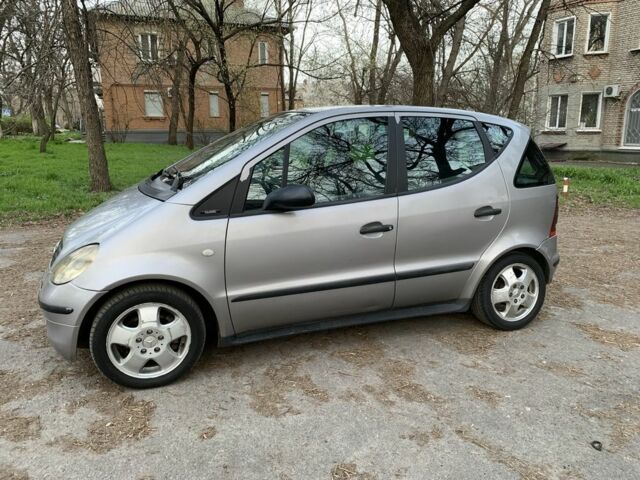 Серый Мерседес А класс, объемом двигателя 1.7 л и пробегом 290 тыс. км за 3000 $, фото 1 на Automoto.ua