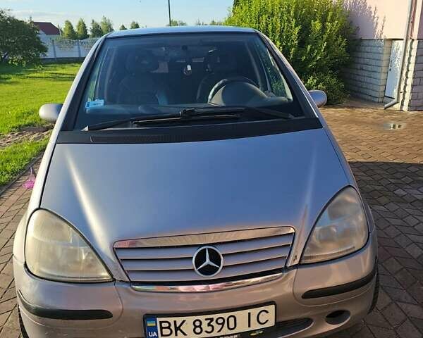 Серый Мерседес А класс, объемом двигателя 1.6 л и пробегом 280 тыс. км за 3200 $, фото 1 на Automoto.ua