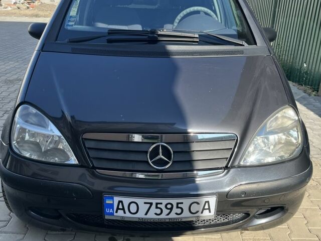 Серый Мерседес А класс, объемом двигателя 1.6 л и пробегом 199 тыс. км за 2500 $, фото 1 на Automoto.ua