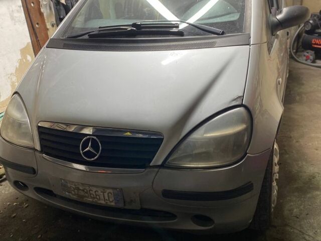 Серый Мерседес А класс, объемом двигателя 1.7 л и пробегом 250 тыс. км за 950 $, фото 1 на Automoto.ua