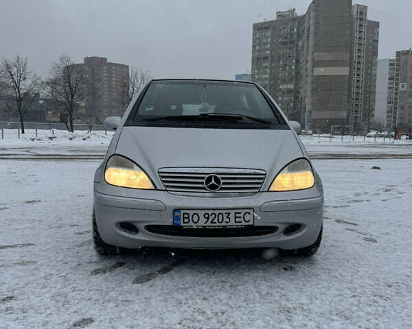 Серый Мерседес А класс, объемом двигателя 1.6 л и пробегом 224 тыс. км за 4500 $, фото 1 на Automoto.ua