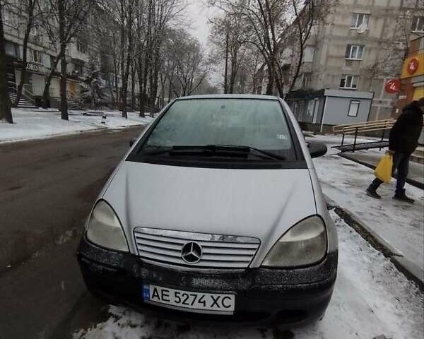 Серый Мерседес А класс, объемом двигателя 1.4 л и пробегом 214 тыс. км за 2200 $, фото 1 на Automoto.ua