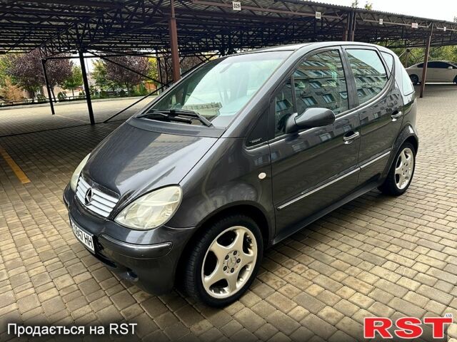 Серый Мерседес А класс, объемом двигателя 1.6 л и пробегом 290 тыс. км за 3200 $, фото 1 на Automoto.ua