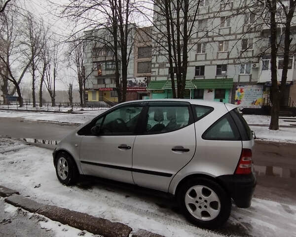 Серый Мерседес А класс, объемом двигателя 1.4 л и пробегом 212 тыс. км за 2900 $, фото 1 на Automoto.ua