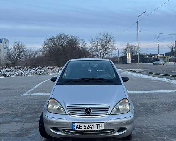 Серый Мерседес А класс, объемом двигателя 2 л и пробегом 260 тыс. км за 2800 $, фото 1 на Automoto.ua