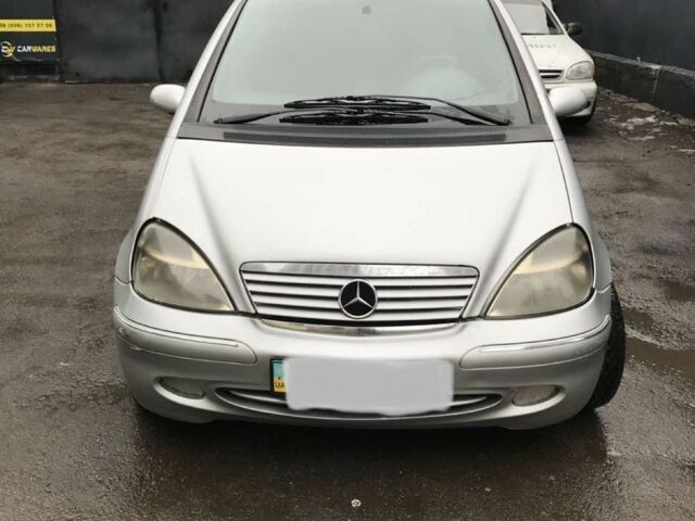 Серый Мерседес А класс, объемом двигателя 1.7 л и пробегом 350 тыс. км за 3300 $, фото 1 на Automoto.ua