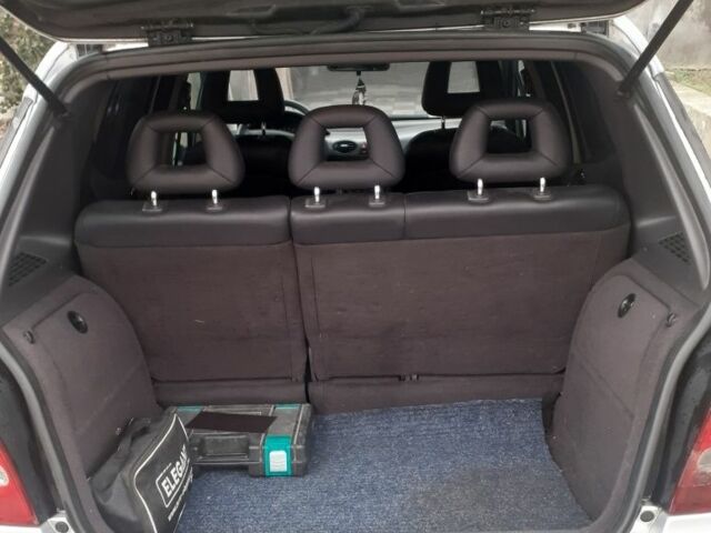 Серый Мерседес А класс, объемом двигателя 0 л и пробегом 180 тыс. км за 3600 $, фото 1 на Automoto.ua