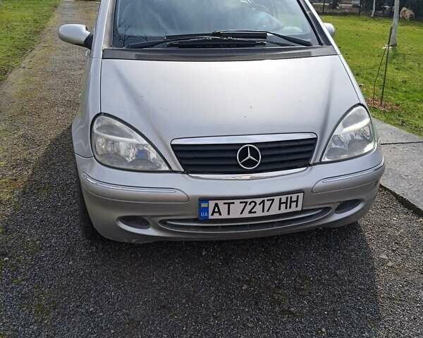 Серый Мерседес А класс, объемом двигателя 1.7 л и пробегом 235 тыс. км за 4000 $, фото 1 на Automoto.ua