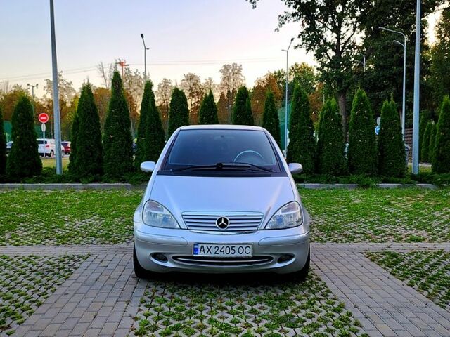 Серый Мерседес А класс, объемом двигателя 1.6 л и пробегом 230 тыс. км за 3400 $, фото 1 на Automoto.ua