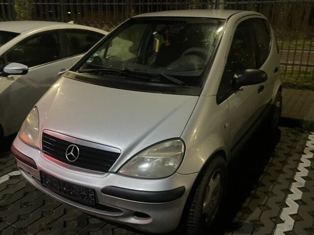 Серый Мерседес А класс, объемом двигателя 1.7 л и пробегом 300 тыс. км за 1629 $, фото 1 на Automoto.ua