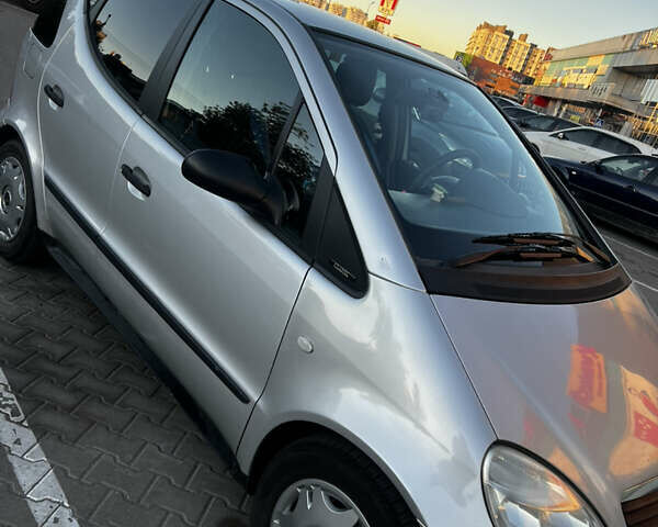 Серый Мерседес А класс, объемом двигателя 1.6 л и пробегом 246 тыс. км за 3500 $, фото 1 на Automoto.ua