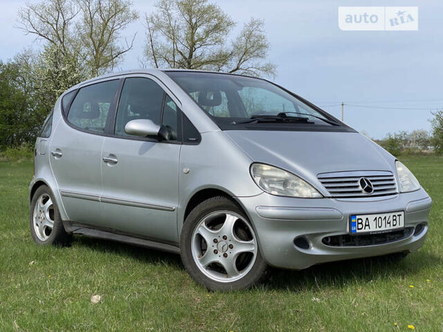 Серый Мерседес А класс, объемом двигателя 1.9 л и пробегом 250 тыс. км за 4500 $, фото 1 на Automoto.ua